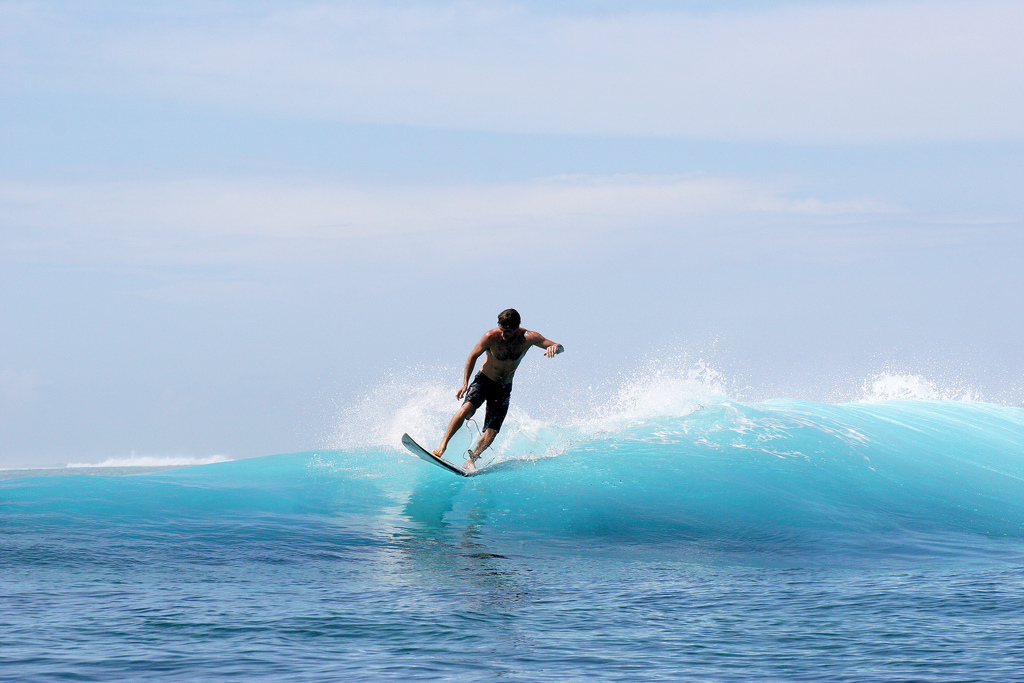surfing-teahupoo-tahiti-3 It takes much practice to escape the wave at the right moment. heavy waves combined with a shallow shoreline can result in serious injuries and even death in a wipeout.