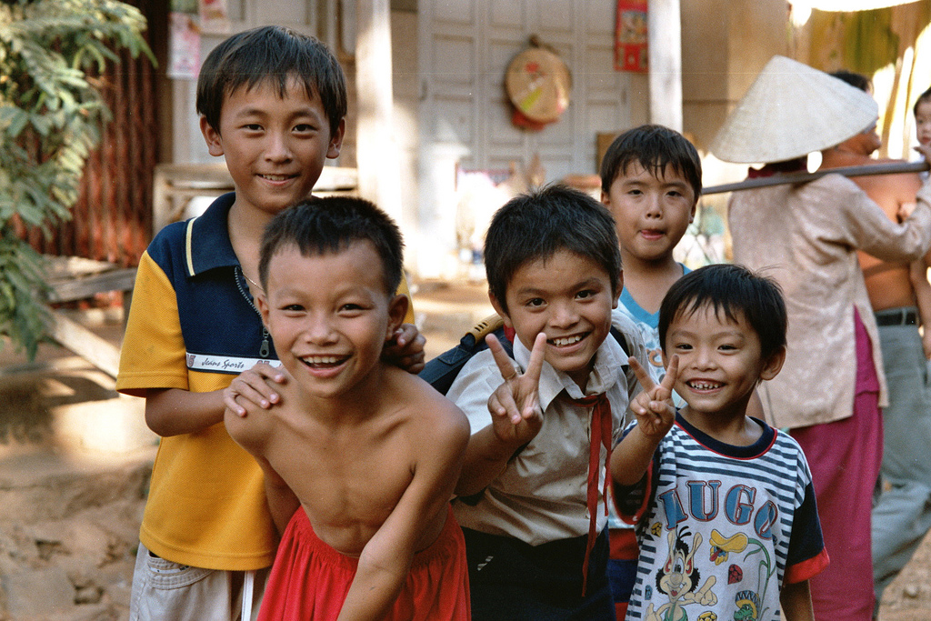 smiling-children-vietnam