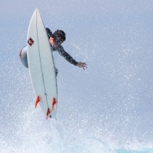dennis-tihara-surfing-teahupoo-tahiti dennis-tihara-surfing-teahupoo-tahiti