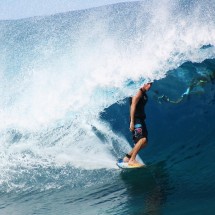 barrel-surfing-teahupoo-tahiti Relaxing while in the barrel.