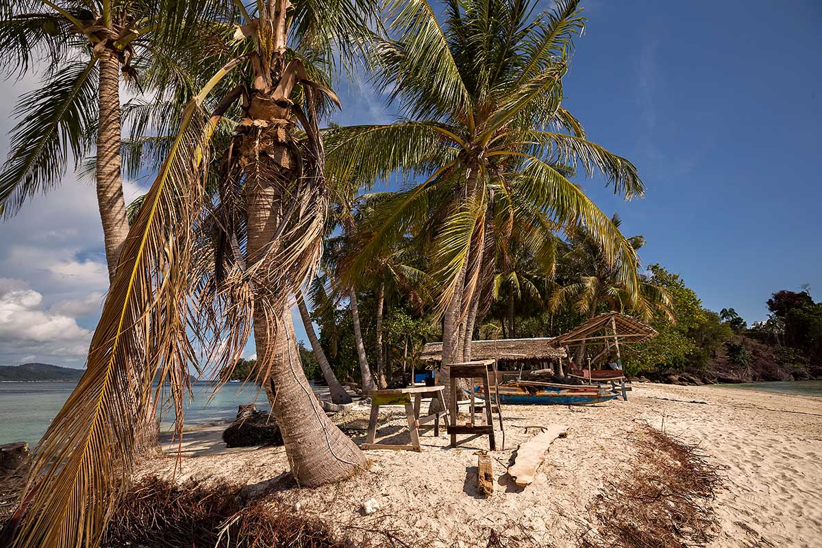 beach-paradise-island-indonesia-west-sumatra We’ve seen many many amazing beaches during our years of travelling but Sumatra’s coast (plus the Mentawai Islands) truly is one of the best places for a beach adventure.