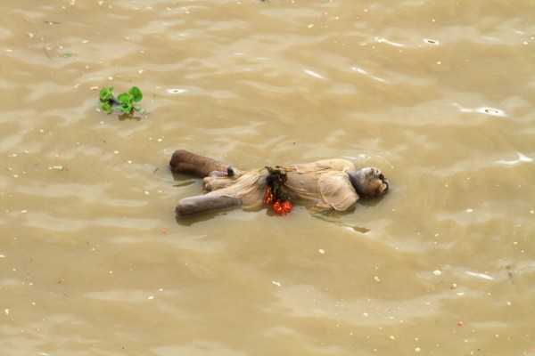 varanasi dead bodies