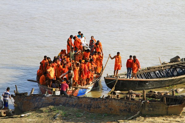 fully-loaded-boat-with-hindus-ganges-river-varanasi-india Hindus on a boat rive on the Ganges river in Varanasi, India.