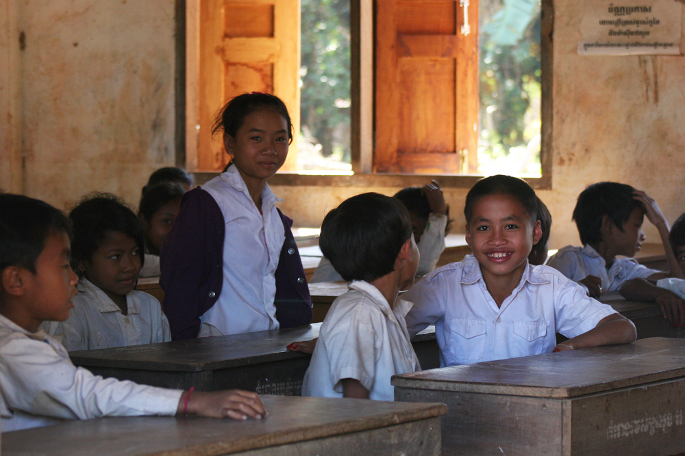 school-uniform-cambodia Cambodian school uniforms.
