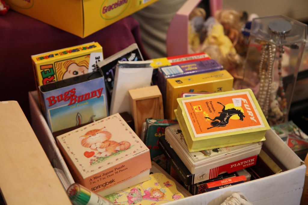 fleamarket-games-austria Old games.