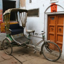 rikscha-varanasi-india-transport A typical Indian Rikscha.