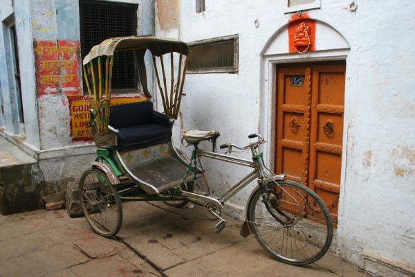 rikscha-varanasi-india-transport A typical Indian Rikscha.