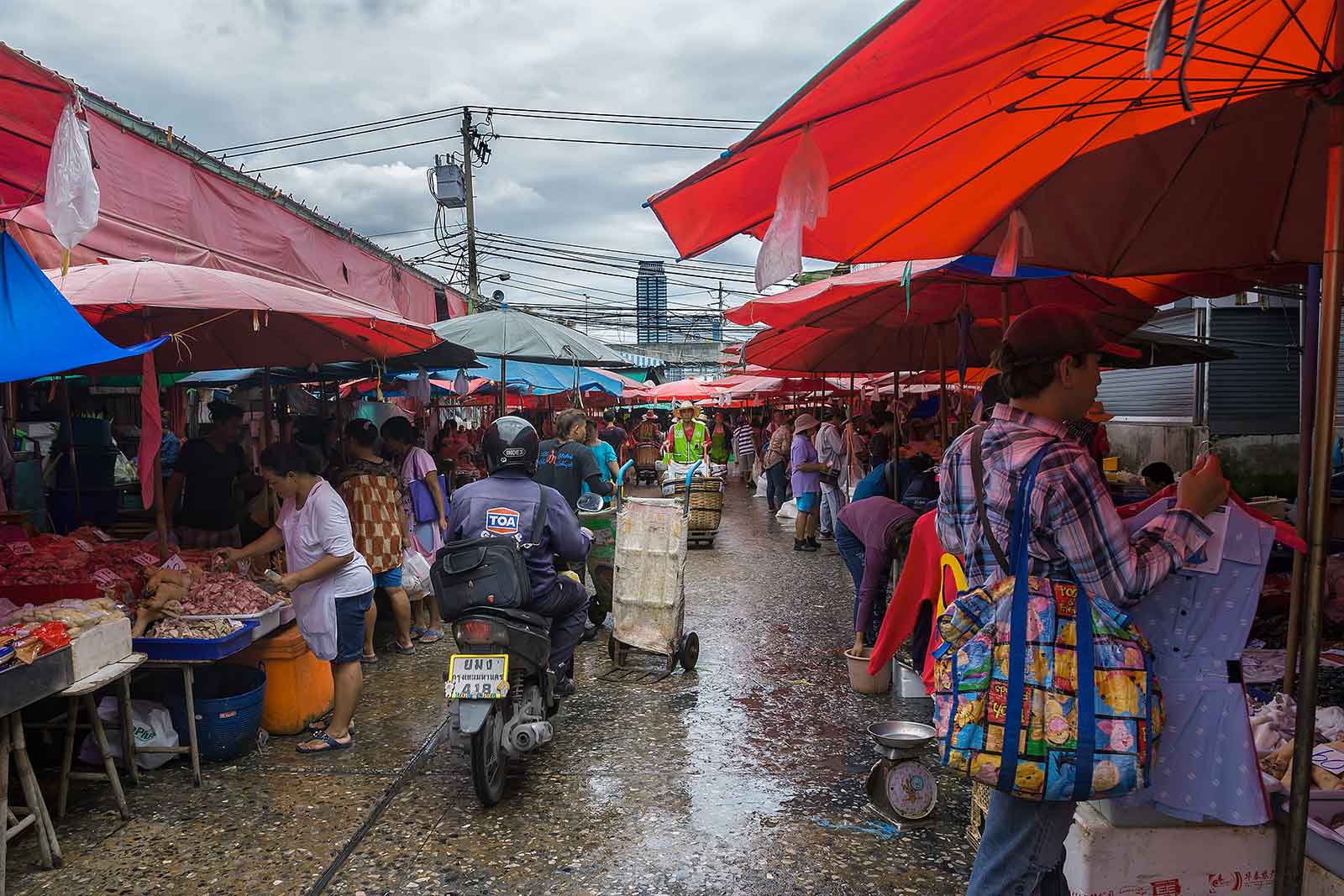 There's also a fruit section at Khlong Toey.