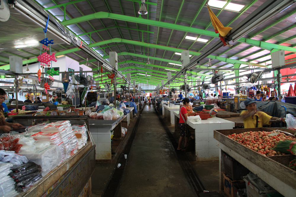 Thai main building of Klong Towy market.