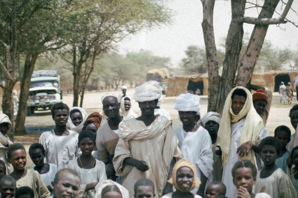 travelling-marocco-africa This crowd in Marocco wanted to be photographed really badly :)