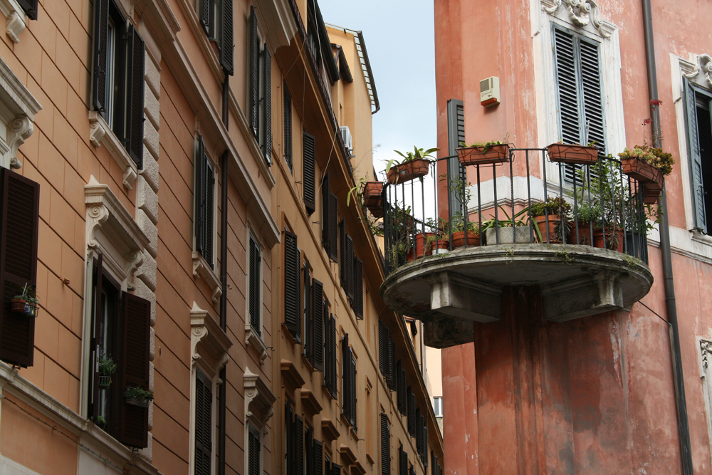 Wandering the side streets of Rome is an unforgettable experience for every visitor.