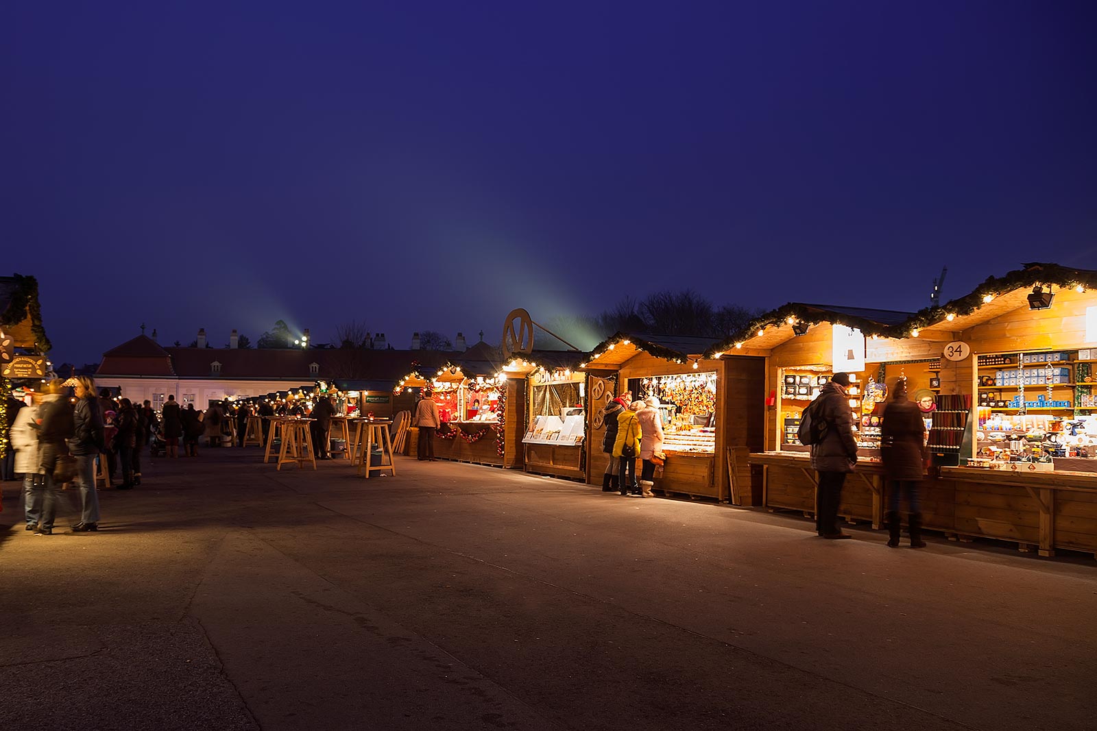 The setting at the Christmas market at the Belvedere is really lovely.