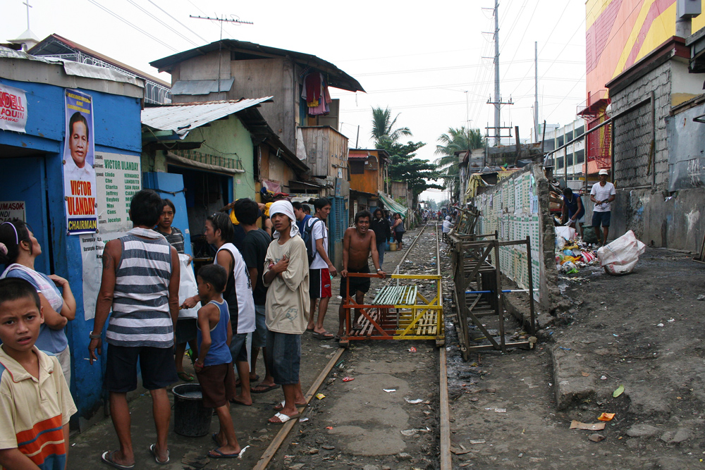 The train tracks go right through the slum area.