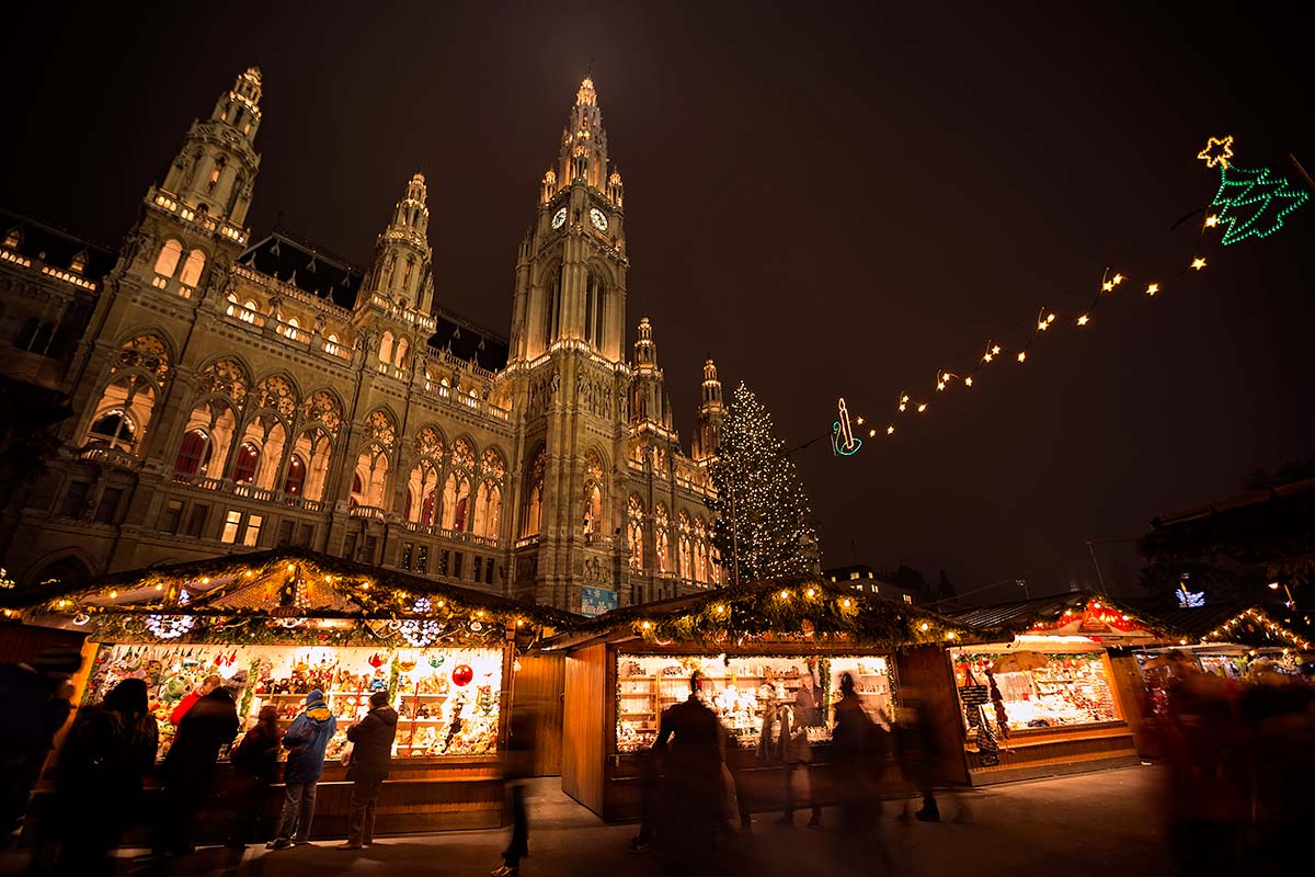 rathaus-vienna-christmas-market-austria