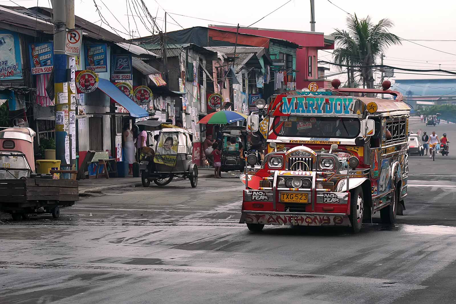 transport-manila-slums-philippines