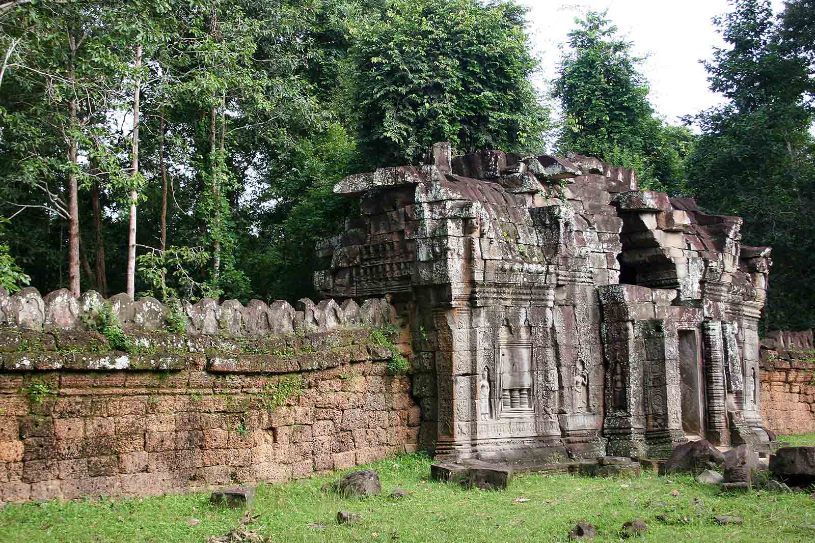 temple-angkor-wat-cambodia-1 Impressive walls around the temples were built as well.