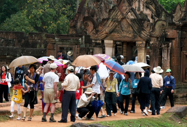 tourists-at-angkor-wat-cambodia Tousands of tourist visit Angkor Wat each year.