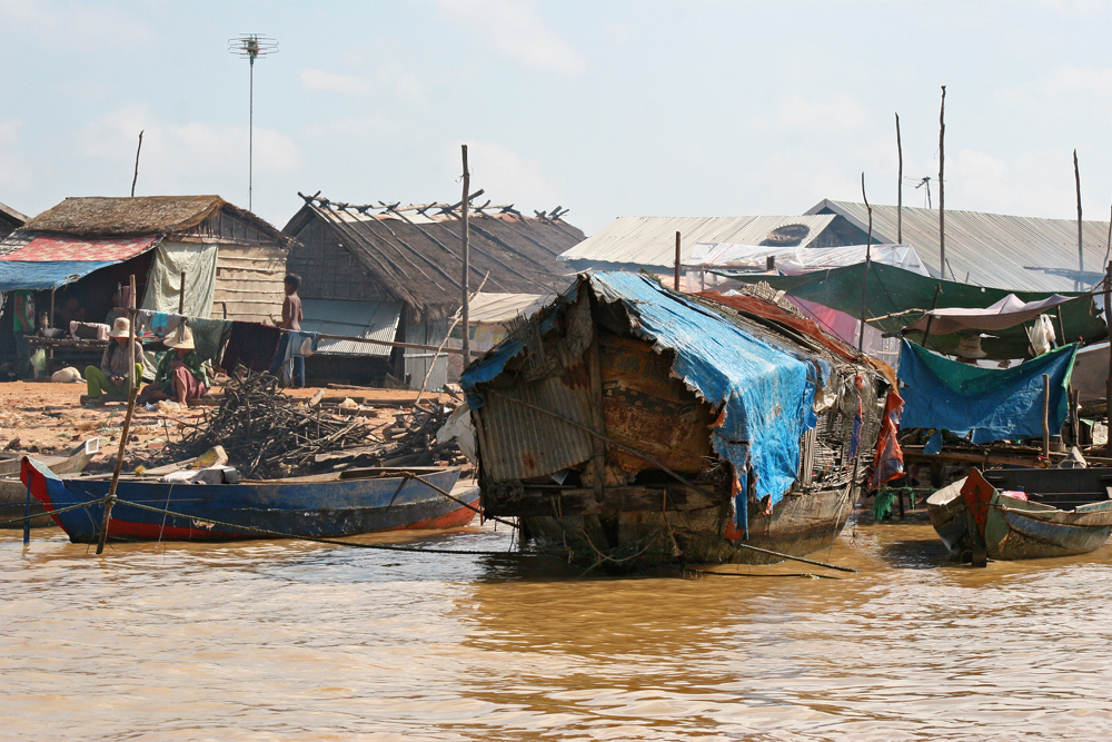 During our first visit to TOnle Sap lake (over ten years ago), the floating village was still a really impressive sight. Today, it's just a another tourist trap.