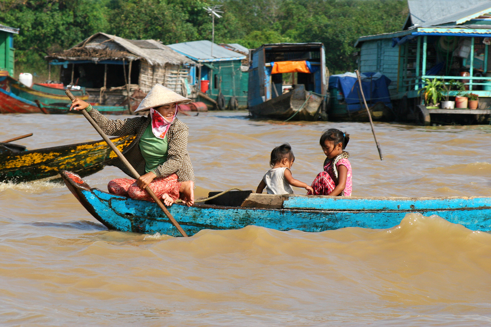 Unlike much of the Cambodian job opportunities, the income is also reliable, but life on the water is difficult. Fishermen sometimes travel two days to reach the middle of the lake and spend up to a week at a time out fishing. Large waves, limited food and dangerous conditions take their toll. The life expectancy of a fisherman is 54 years.