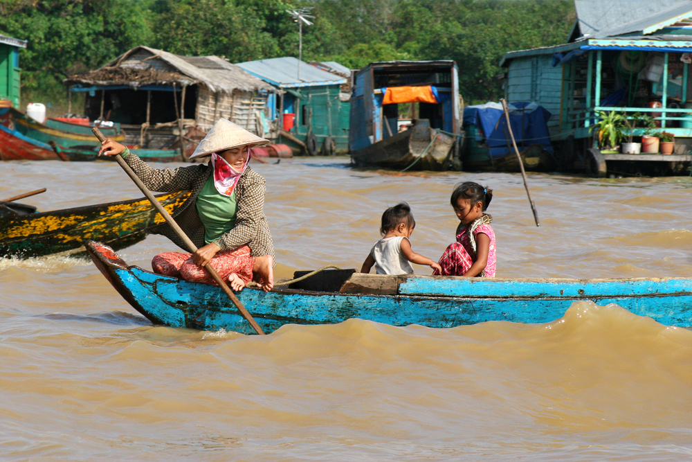 Unlike much of the Cambodian job opportunities, the income is also reliable, but life on the water is difficult. Fishermen sometimes travel two days to reach the middle of the lake and spend up to a week at a time out fishing. Large waves, limited food and dangerous conditions take their toll. The life expectancy of a fisherman is 54 years.