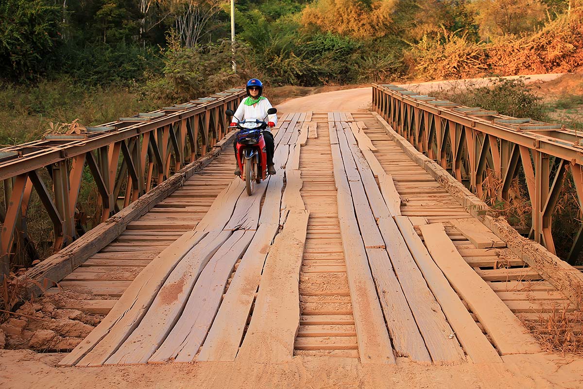 the-loop-motorbike-laos-1