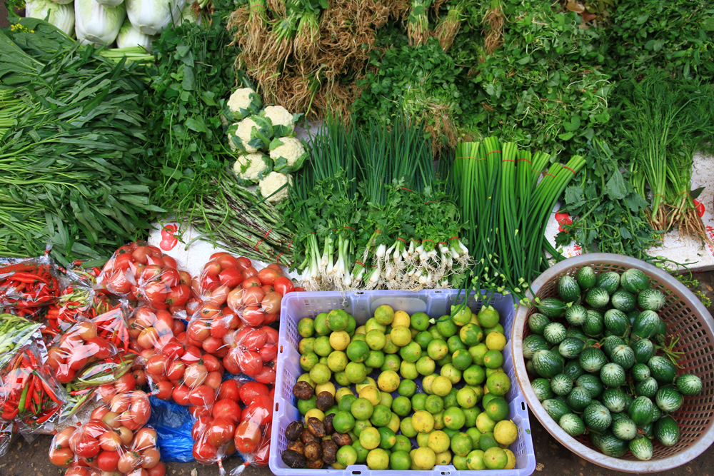 The vegetable at the markets in Laos looks soooo fresh (and it tastes amazing too).