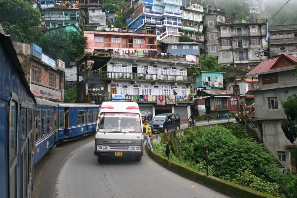 darjeeling-india-road-with-train The train passes right next to the street.