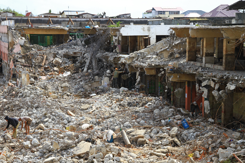 Some parts of Padang are still destroyed.