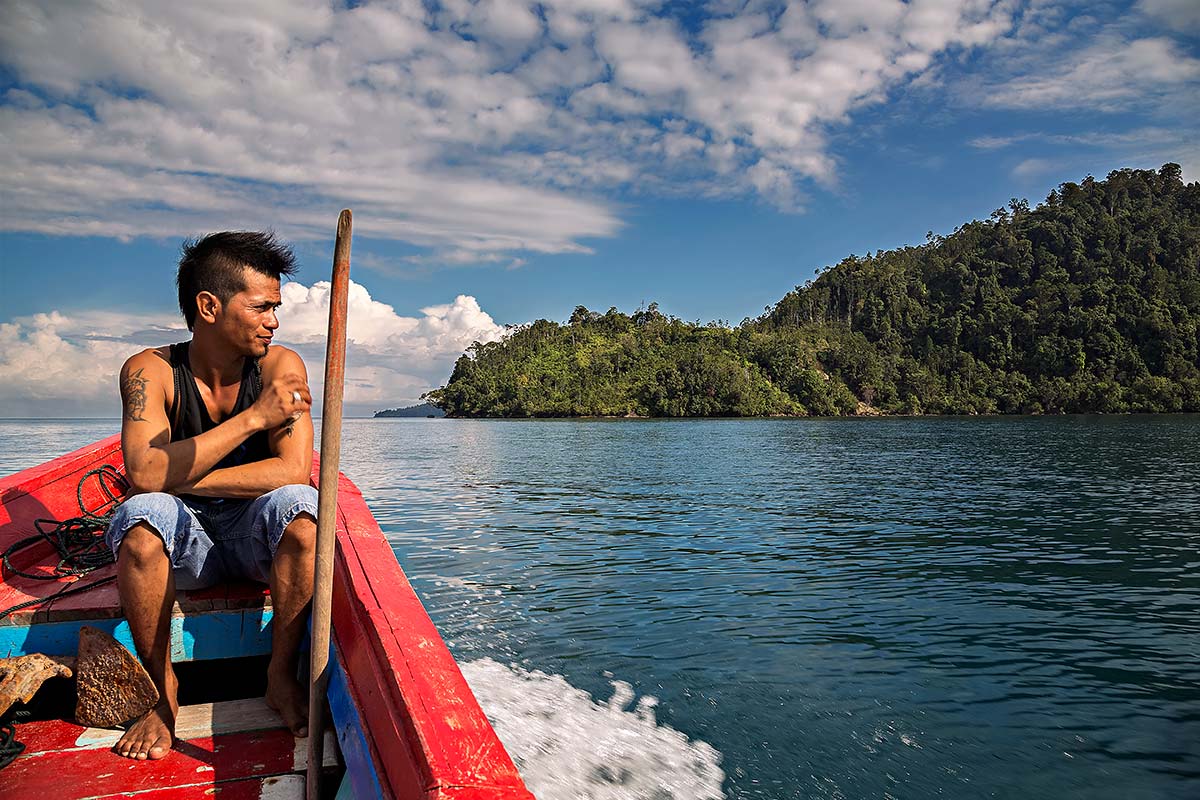 boat-trip-islands-west-sumatra-indonesia Island hopping in Sumatra is a great way to explore the wonderful tropical beaches.