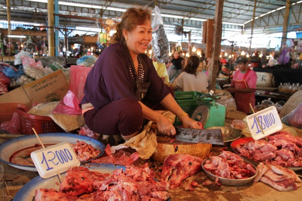 laos-vientiane-market-woman-selling-meat Market woman selling meat.