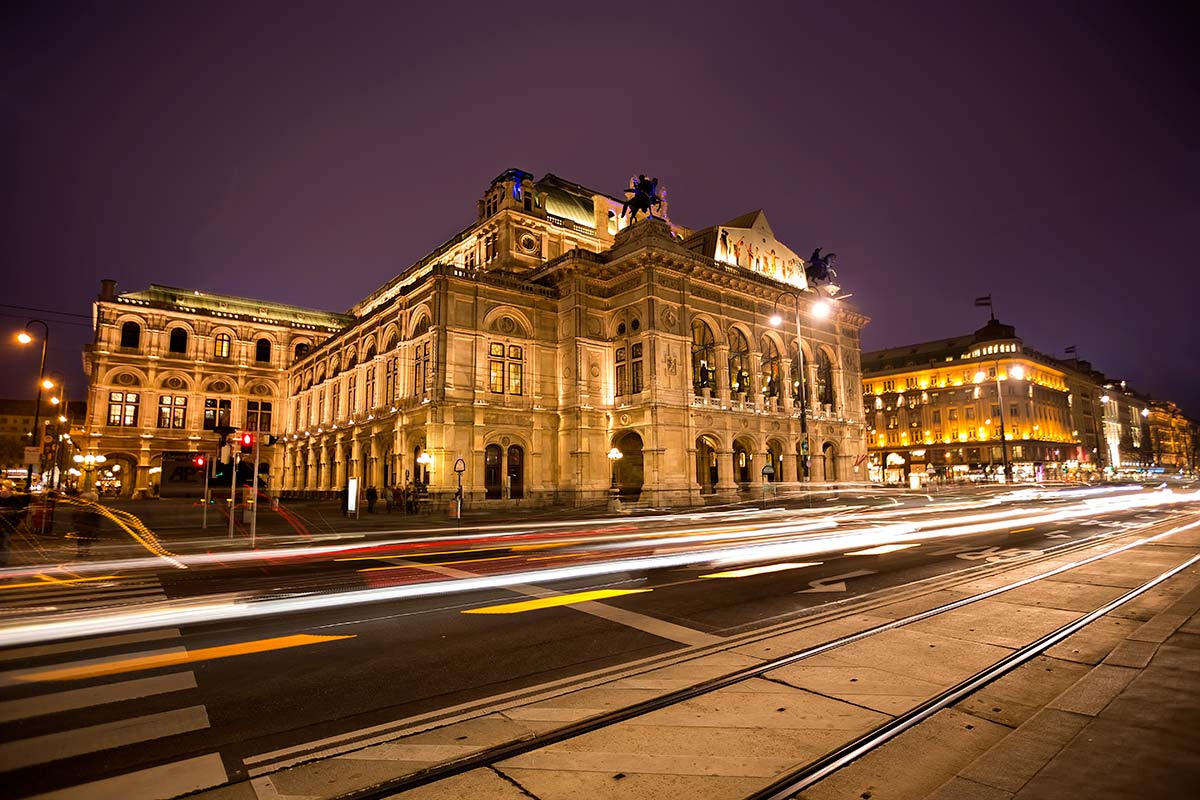 I'm a huge Opera fan, and therefore the Vienna State Opera is almost my second home... I'm a huge Opera fan, and therefore the Vienna State Opera is alsmost my second home...