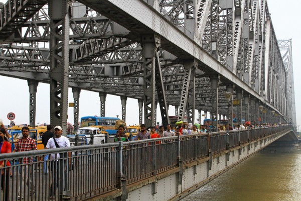 Howrah-Bridge-hooghly-river-river-kolkata-india Crossing the Hoogly river on Howrah bridge in Kolkata, India.