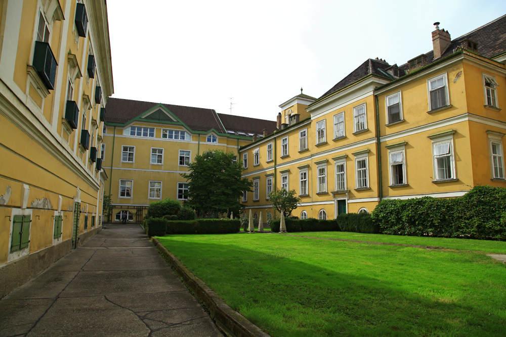 The backyard of Krankenhaus St. Elisabeth in Vienna.