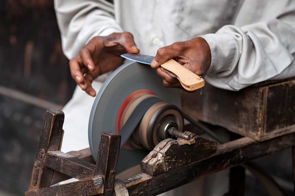 Knife sharpeners can be found all around the city of Kolkata.