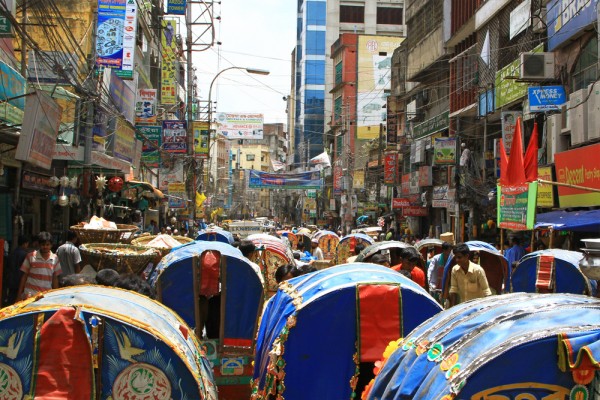 rikscha-traffic-dhaka-bangladesh-2 There's no way getting through here ...