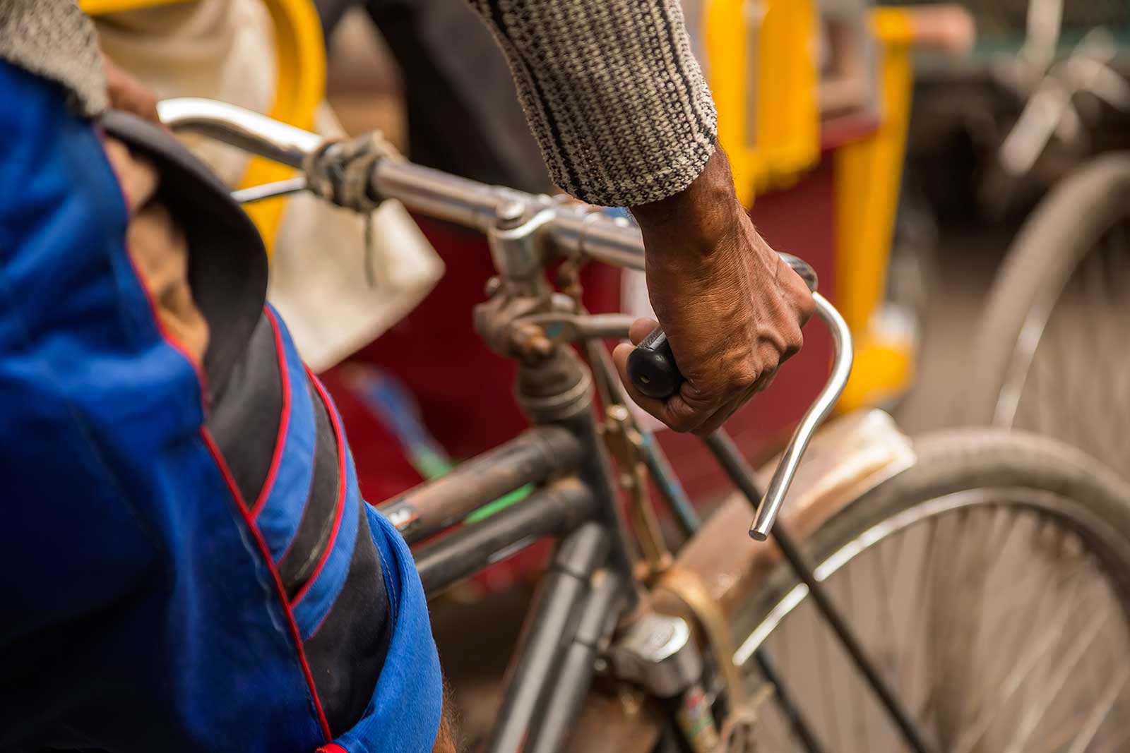 rikschaw-driver-streets-kolkata-west-bengal-india