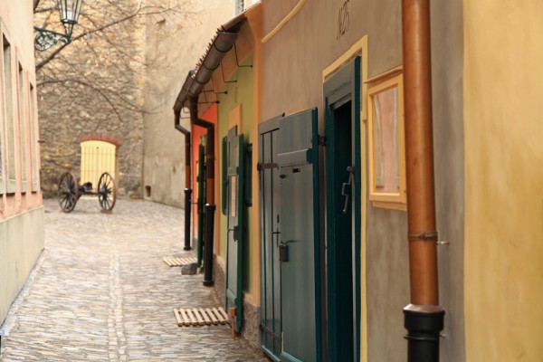 golden-street-prague-castle-czech-republic Golden Street in the walls of Prague Castle.