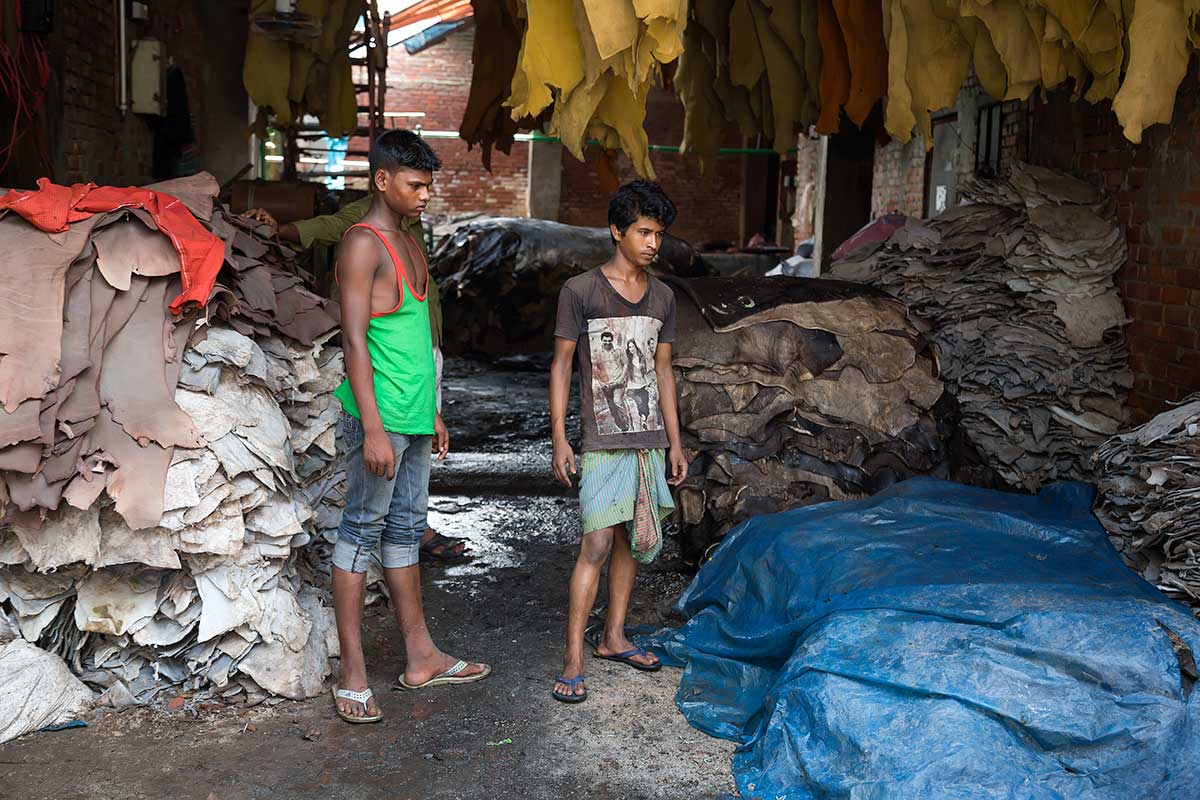 Workers process rawhides with toxic chemicals such as chromium, sulfur and manganese to name a few. They handle leather skins soaked with acids and dyes with their bare hands in poorly ventilated tanneries where often the only light coming in is through cracks and openings in the walls.