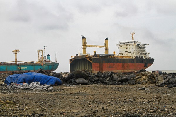 chittagong-shipbreaking-yard-5 The Ship Breaking Yard in Chittagong, Bangladesh.