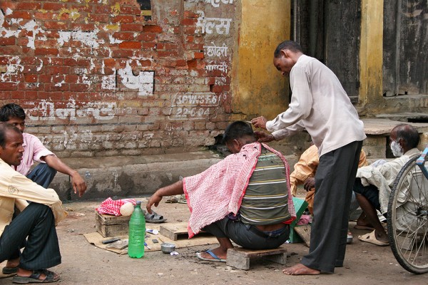 barber-shop-street-varanasi-india-2 A barber shop in the streets of Varanasi, India.