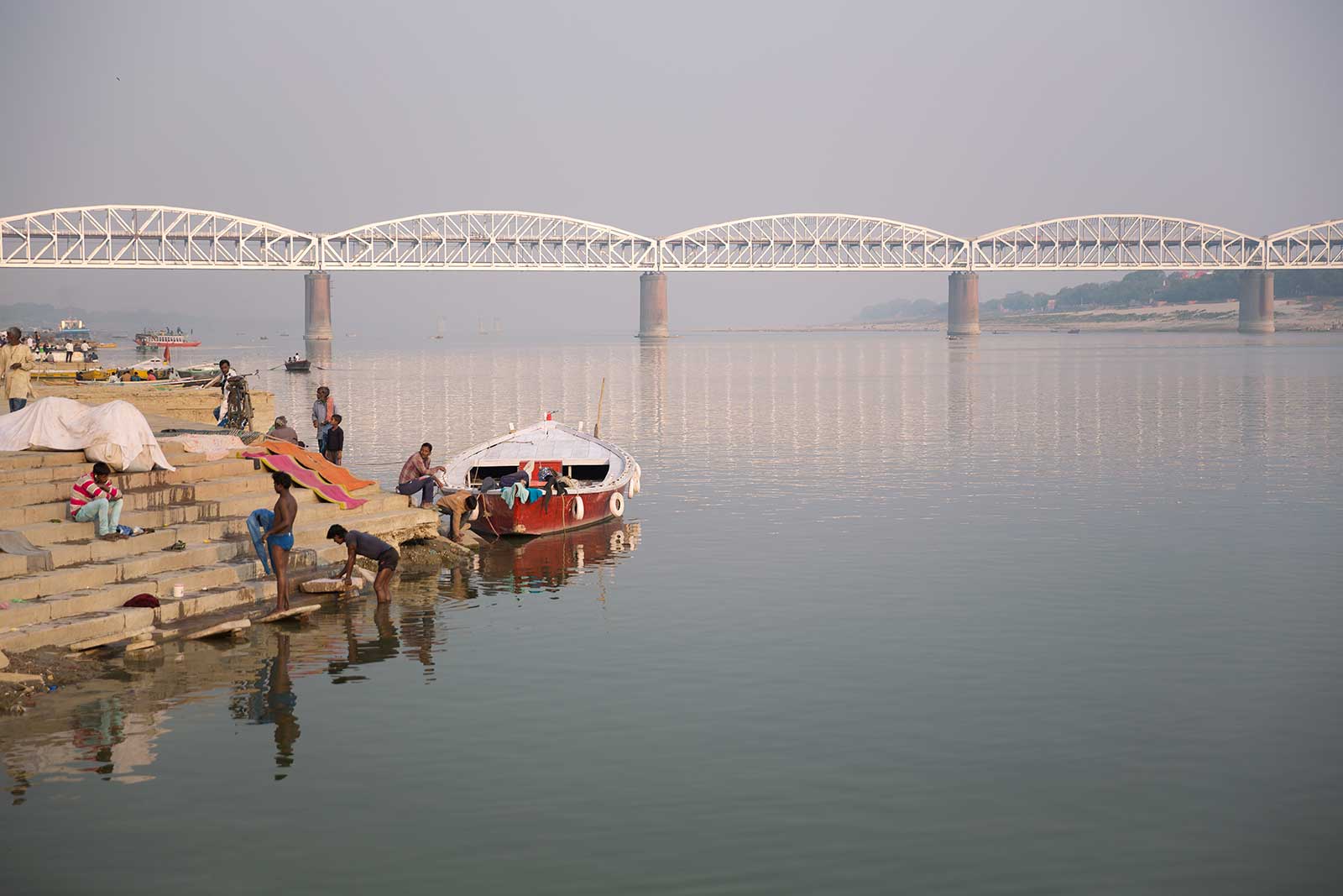 Malviya Bridge is not only an impressive sight, but also an important lifeline, since it's also the way to Mughal Sarai train station.