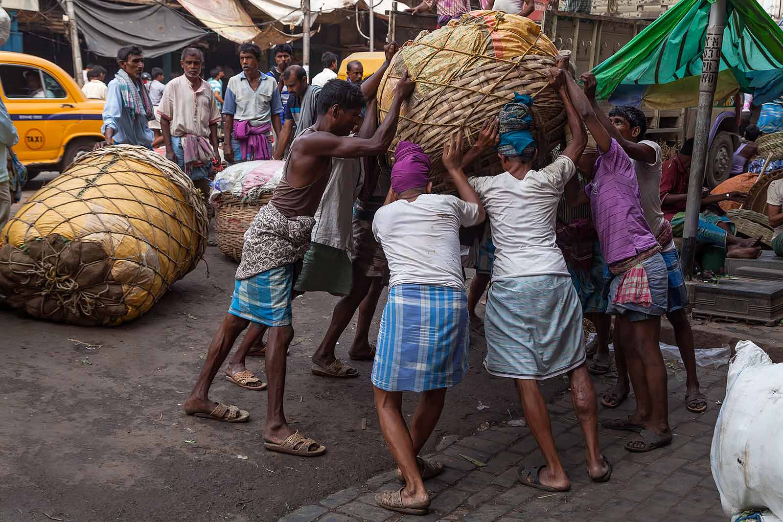 kolkata-wholesale-vegetable-market-west-bengal-india