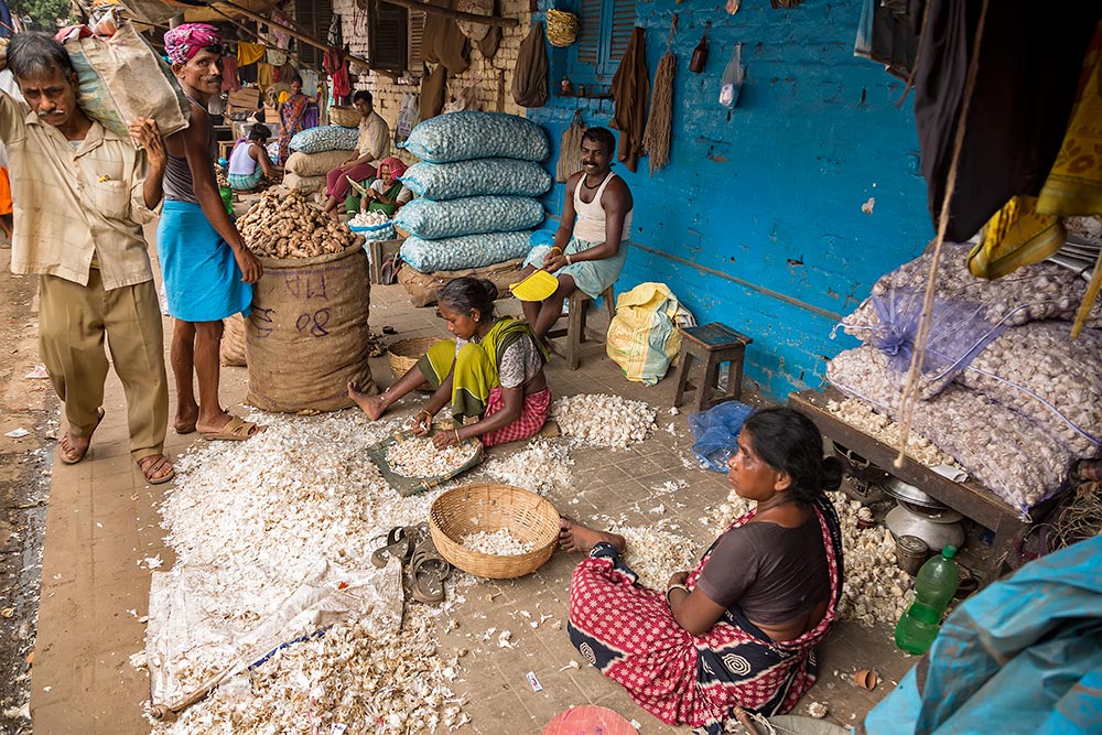 Street scene at Posta Burrabazar in Kolkata, India.