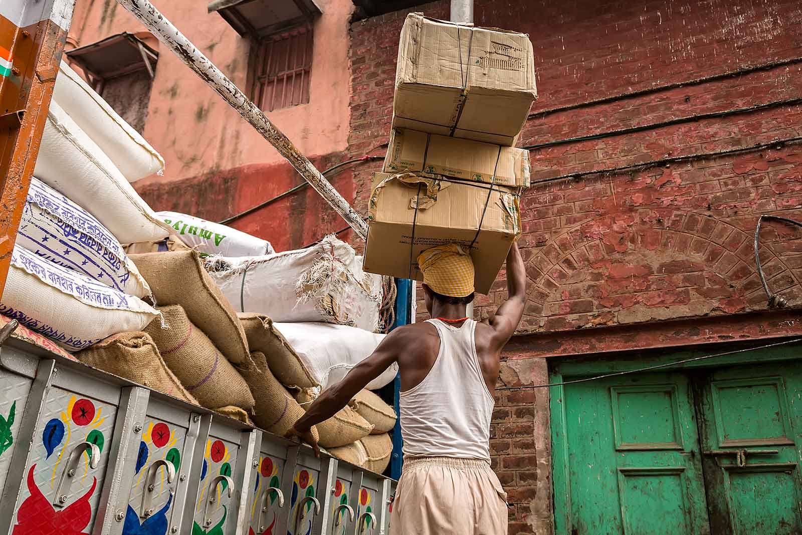 Unloading a truck at Mechua Market in Kolkata, India.