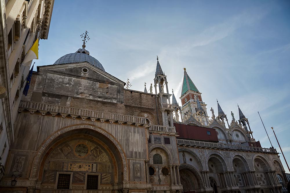 The history of the Piazza San Marco can be conveniently covered in four periods, but the only pre-renaissance buildings and monuments still standing there are St Marks, the Doges Palace and the two great columns in the Piazzetta.