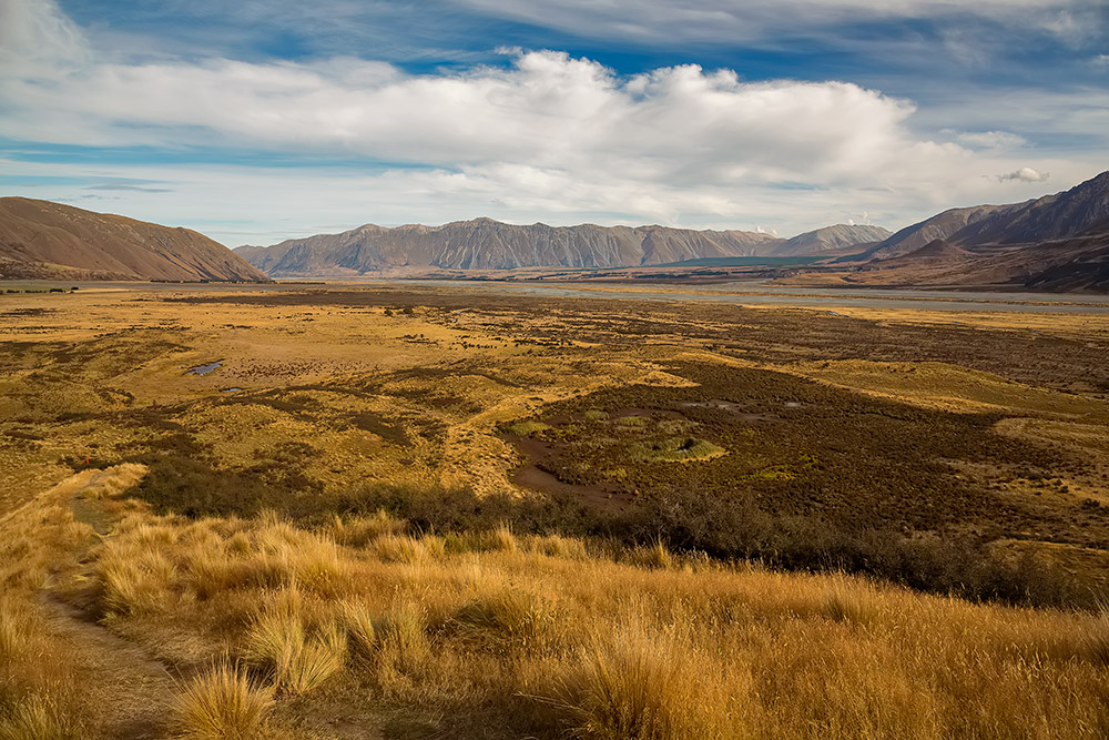 The river formed the Rangitata Valley, in the center of the Southern Alps, and the on-location photography of the Edoras.