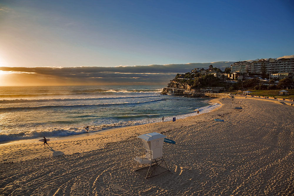 Bronte beach during sunrise | Sydney Coastal Walk. Bronte beach during sunrise | Sydney Coastal Walk.