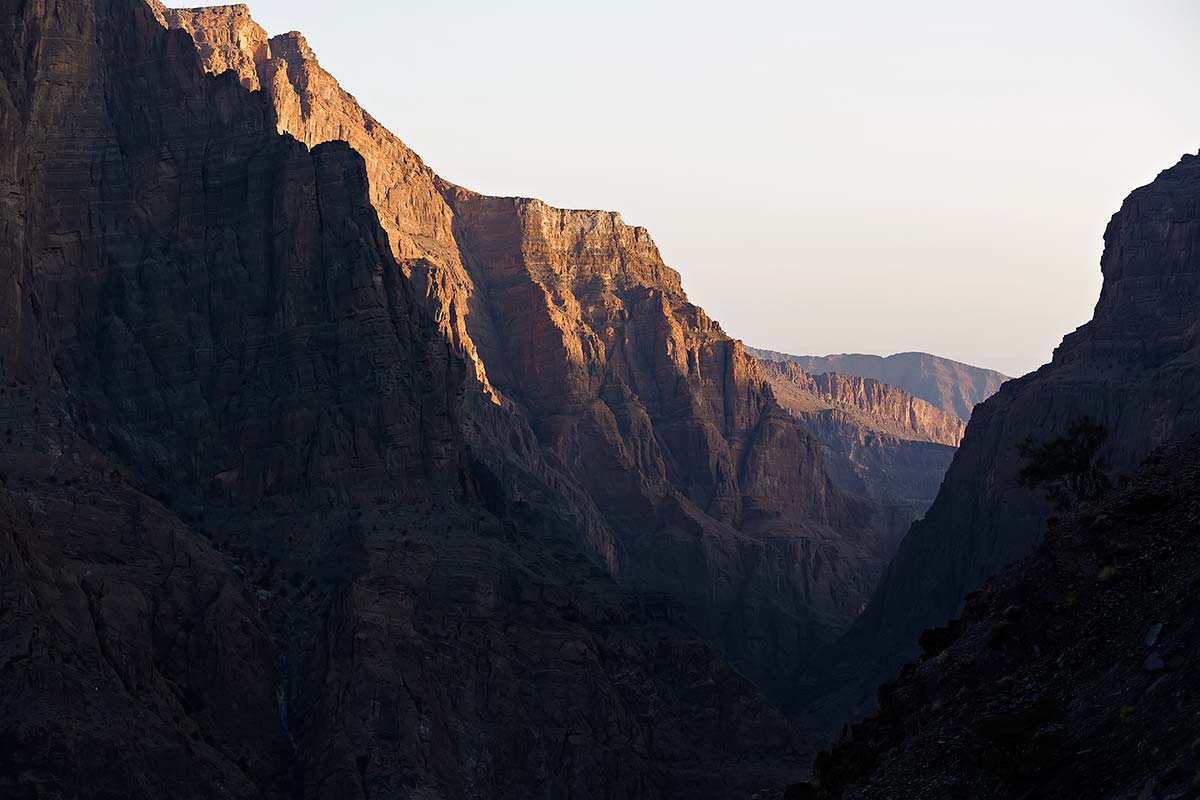 The mountains of Jebel Akhdar in Oman make quite an impression - especially during sunset.