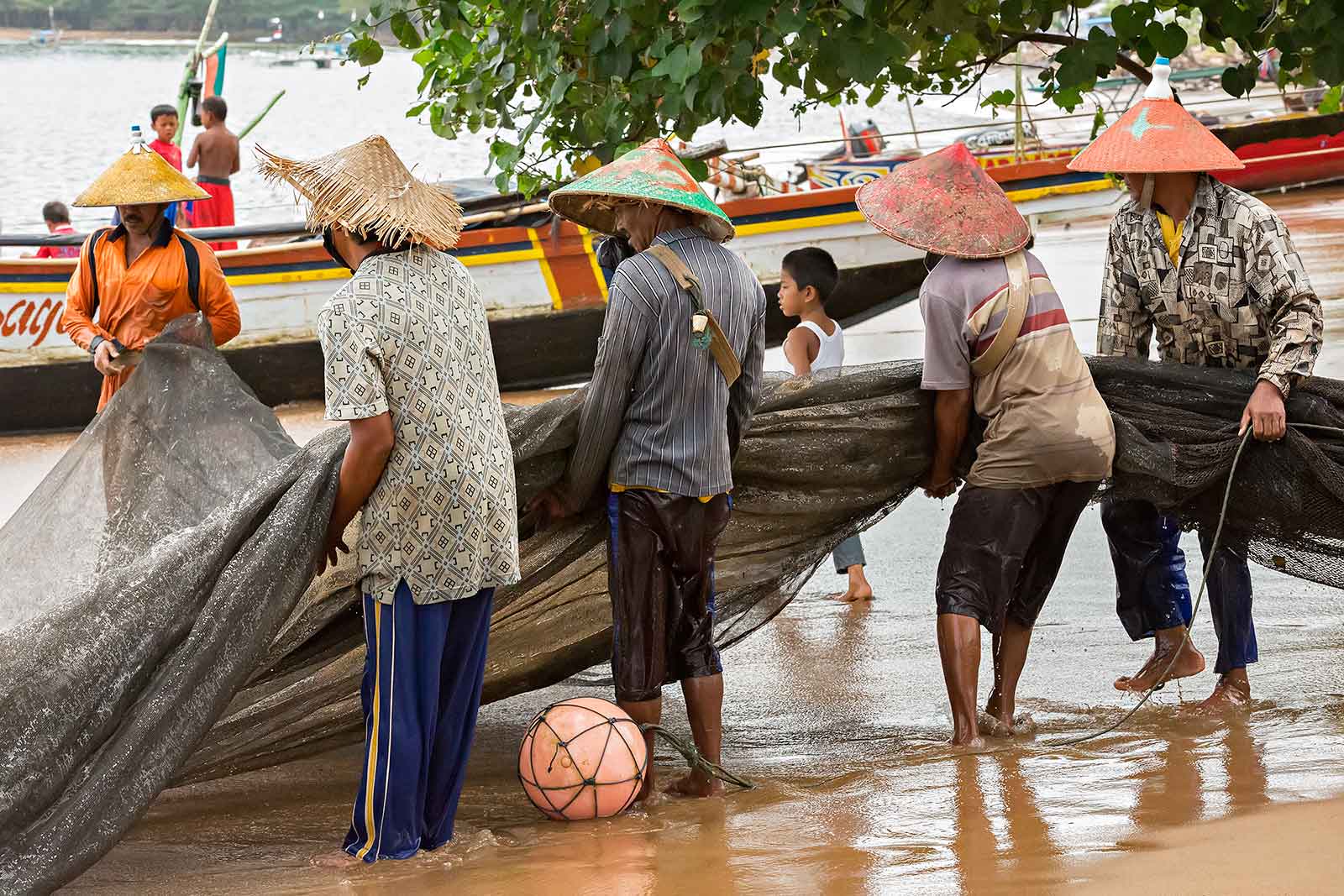 fisherman-bungus-beach-west-sumatra-indonesia-4