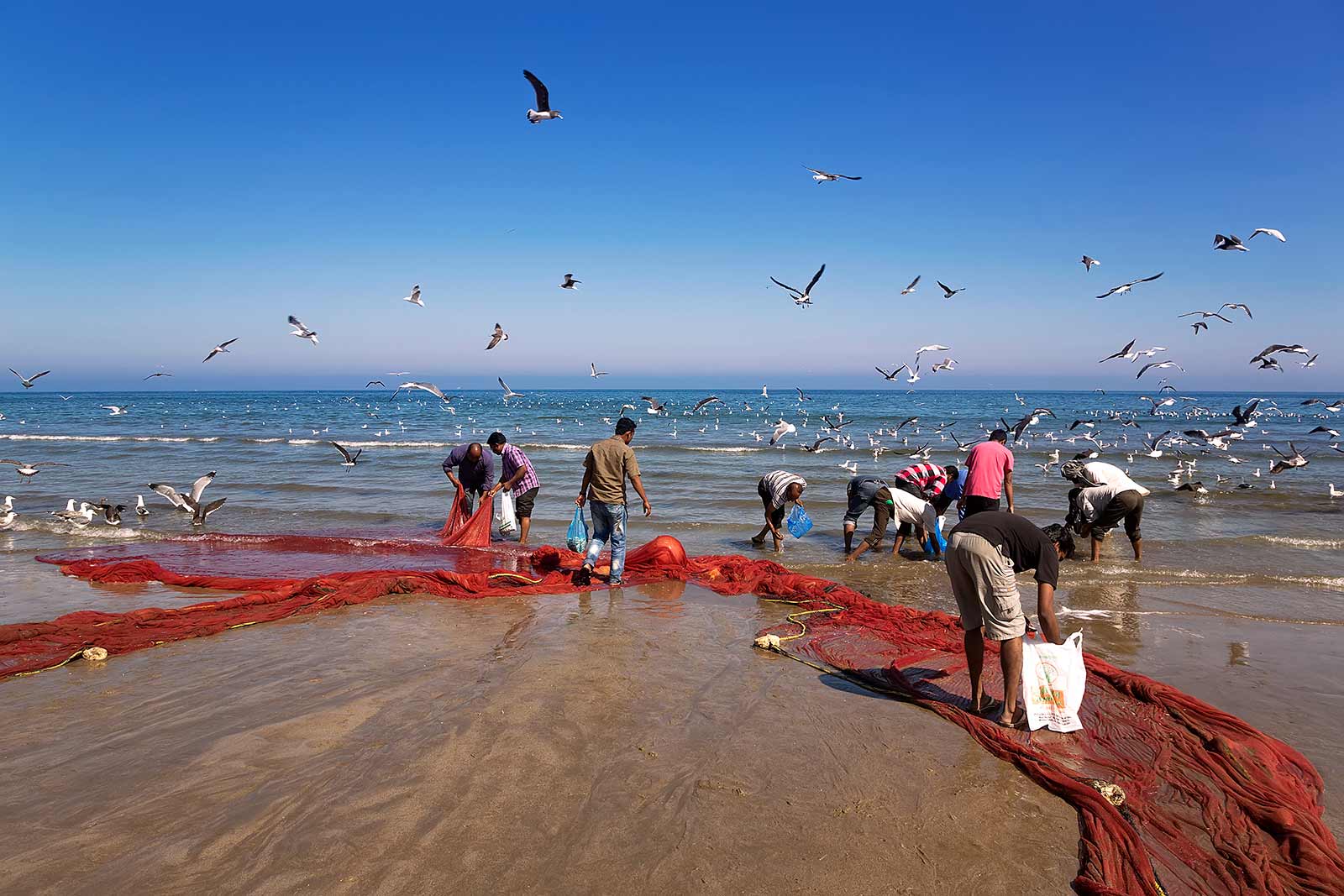 fishermen-beach-al-ashkharah-oman